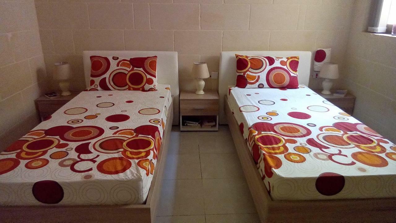 Rubis Apartment Victoria Bagian luar foto